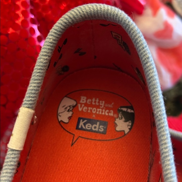 Keds Womens Vibrant Comic Sneakers - Picture 2 of 5